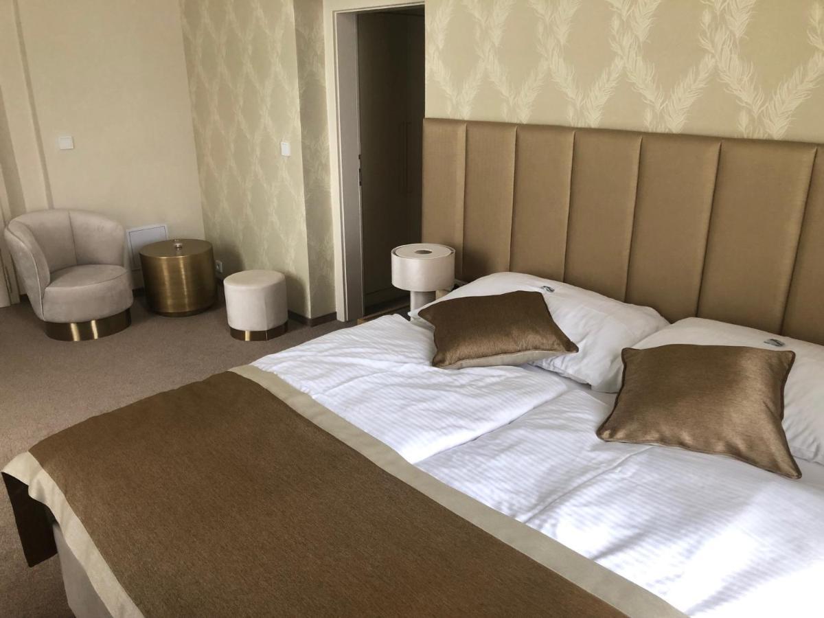 Hotel Panstvi Dlouha Lhota Экстерьер фото