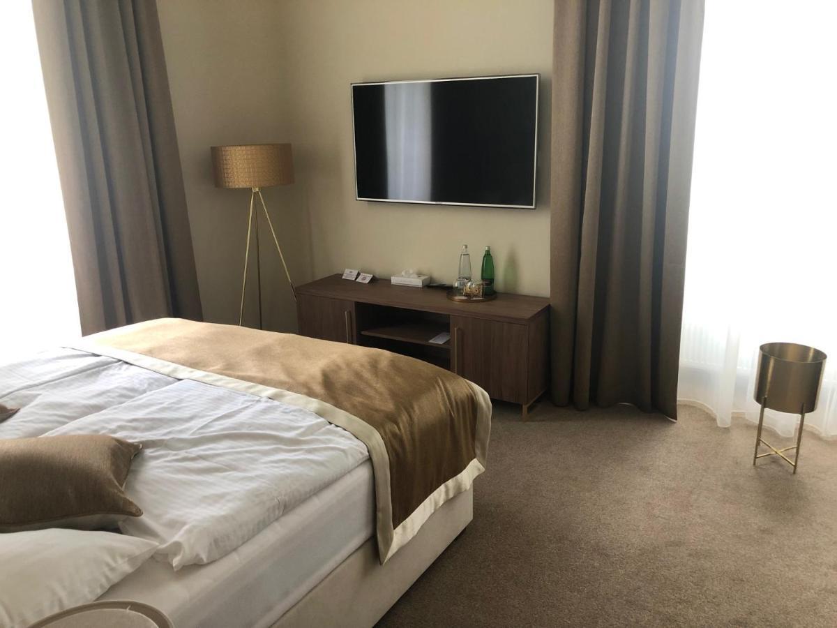 Hotel Panstvi Dlouha Lhota Экстерьер фото