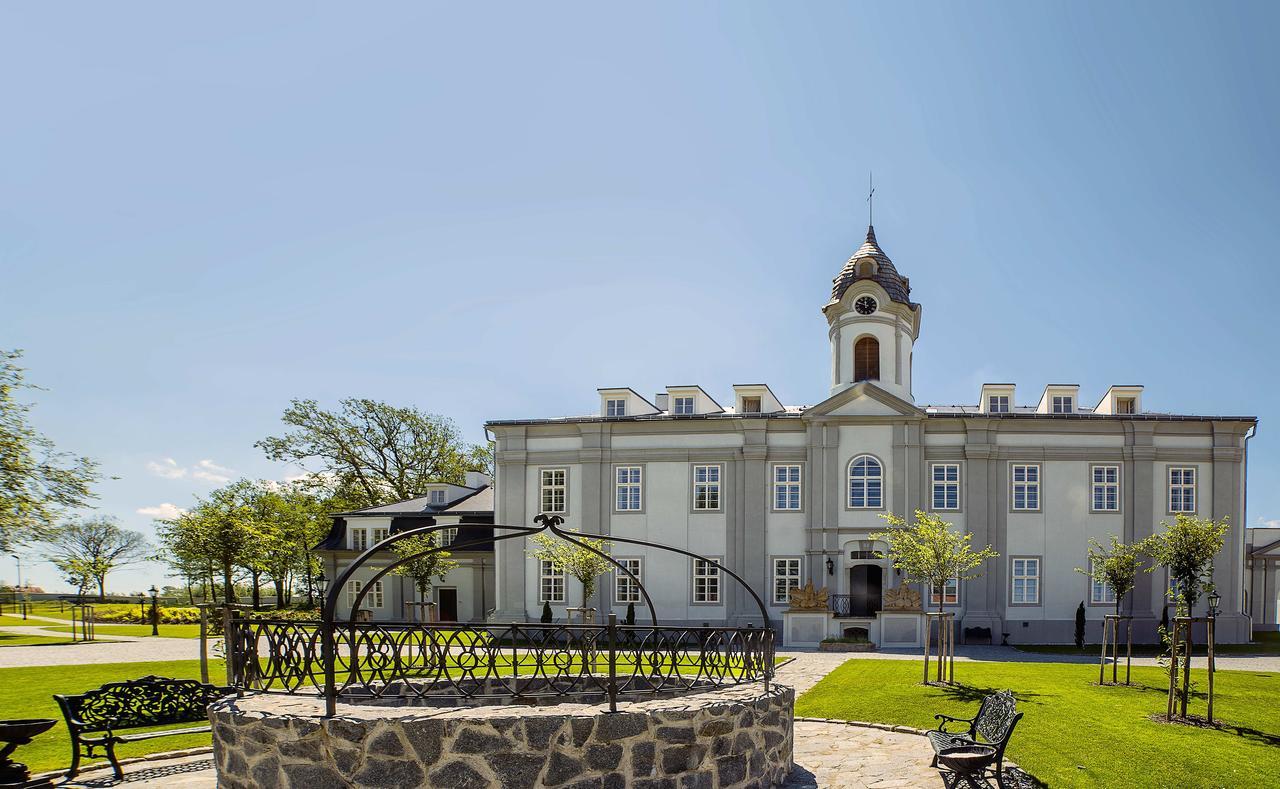 Hotel Panstvi Dlouha Lhota Экстерьер фото
